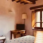 Casale Nel Parco Dei Monti Sibillini Alloggio per agriturismo *