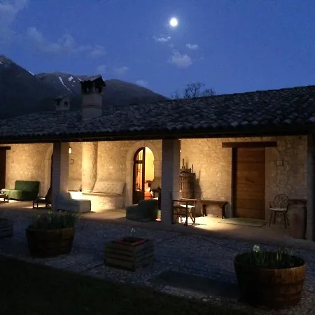 Casale Nel Parco Dei Monti Sibillini Фермерский дом Норча