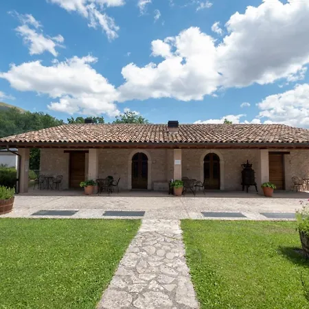 Casale Nel Parco Dei Monti Sibillini Alloggio per agriturismo *