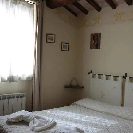 Casale Nel Parco Dei Monti Sibillini בית חווה *